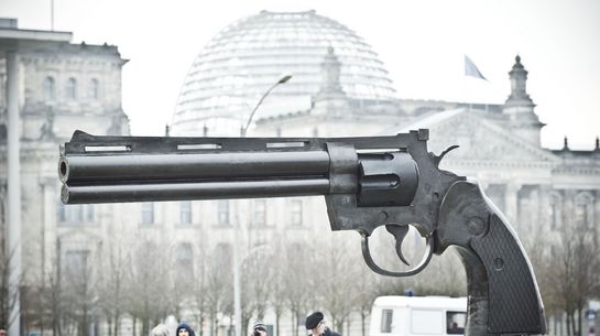 Aktion Aufschrei: "Unsere Waffen töten!" Protest der Aktion Aufschrei 26.02.2013 in Berlin